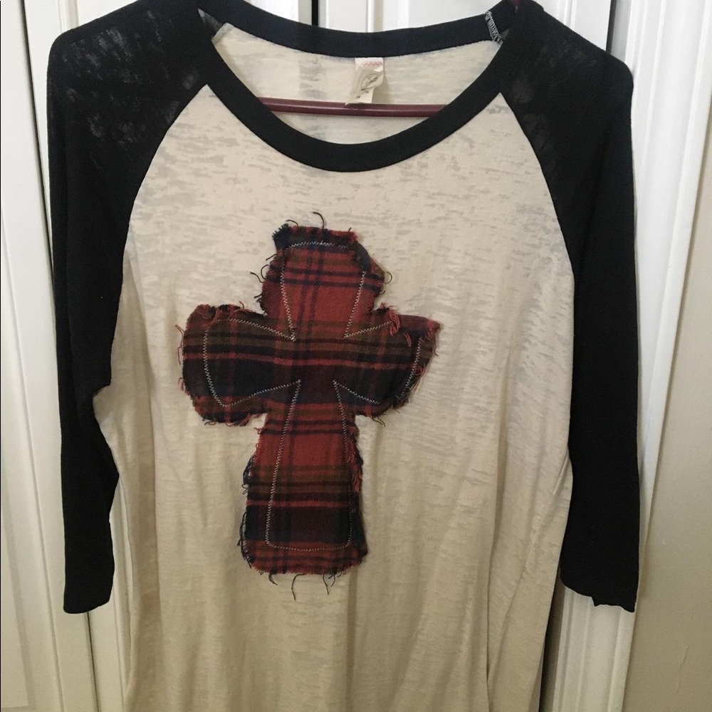 Wrapsody Cross Baseball tee